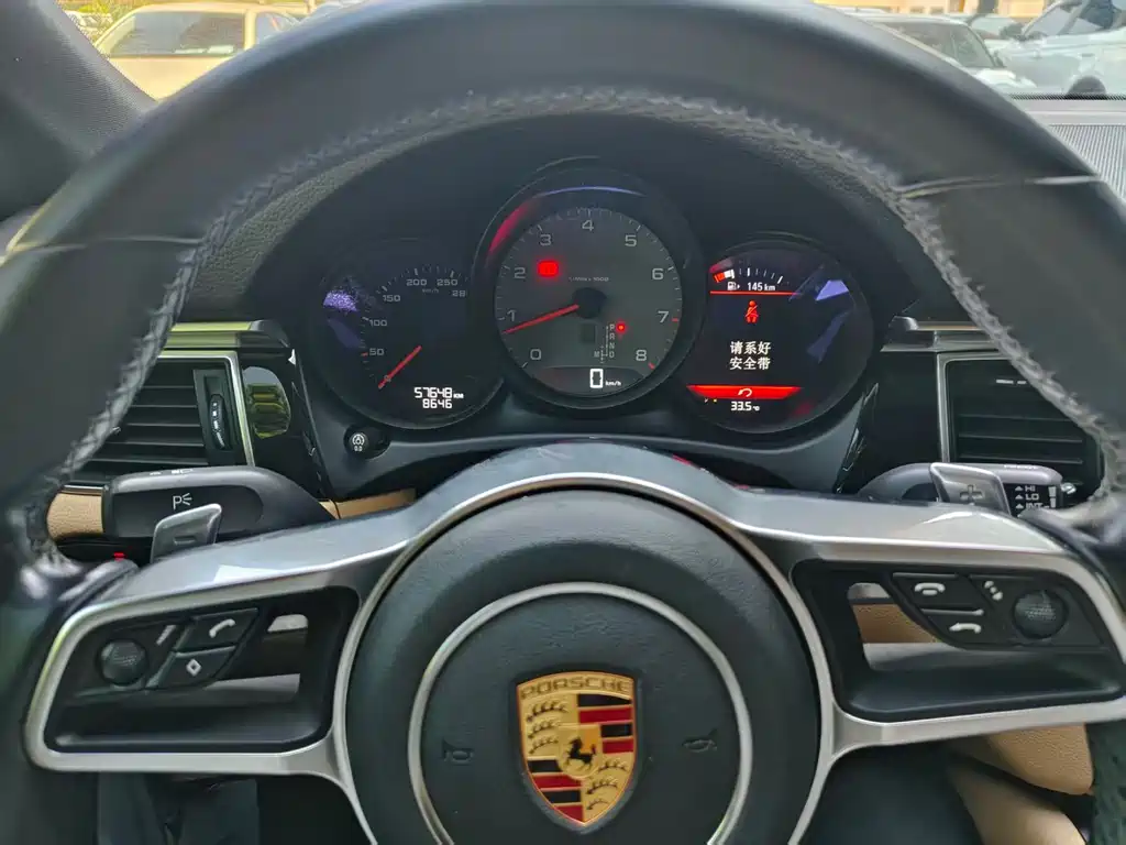Porsche Macan 2017 — фото 11