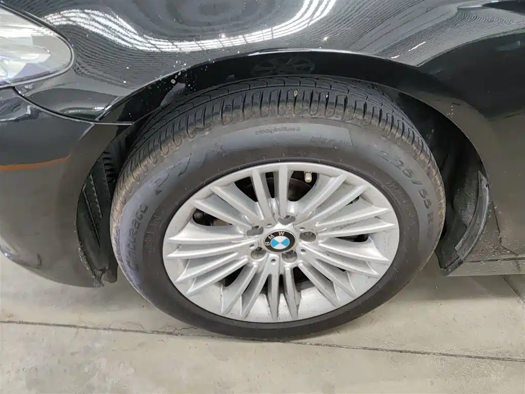 BMW 5 Series 2016 — фото 20
