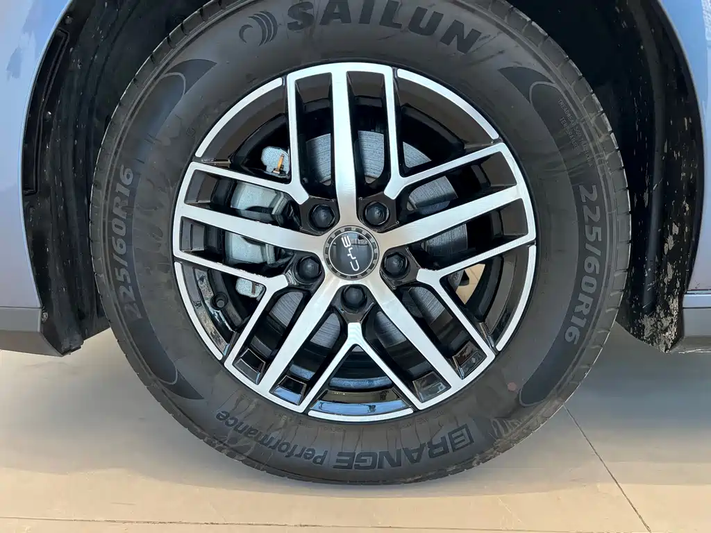 BYD Seal 05 DM-i 2025 — фото 13