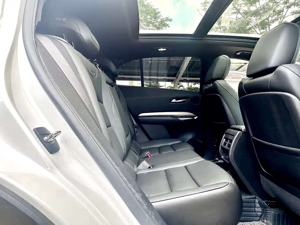 Cadillac XT4 2020 — фото 14