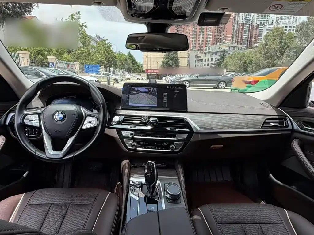 BMW 5 Series 2021 — фото 13