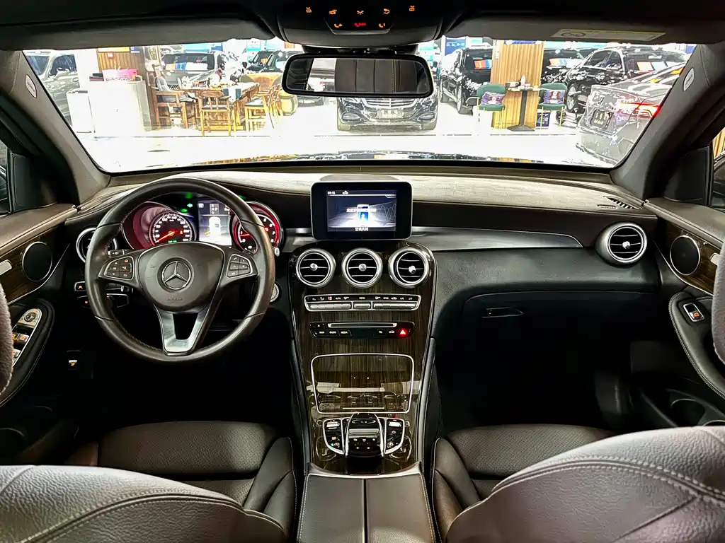 Mercedes-Benz GLC 2018 — фото 13