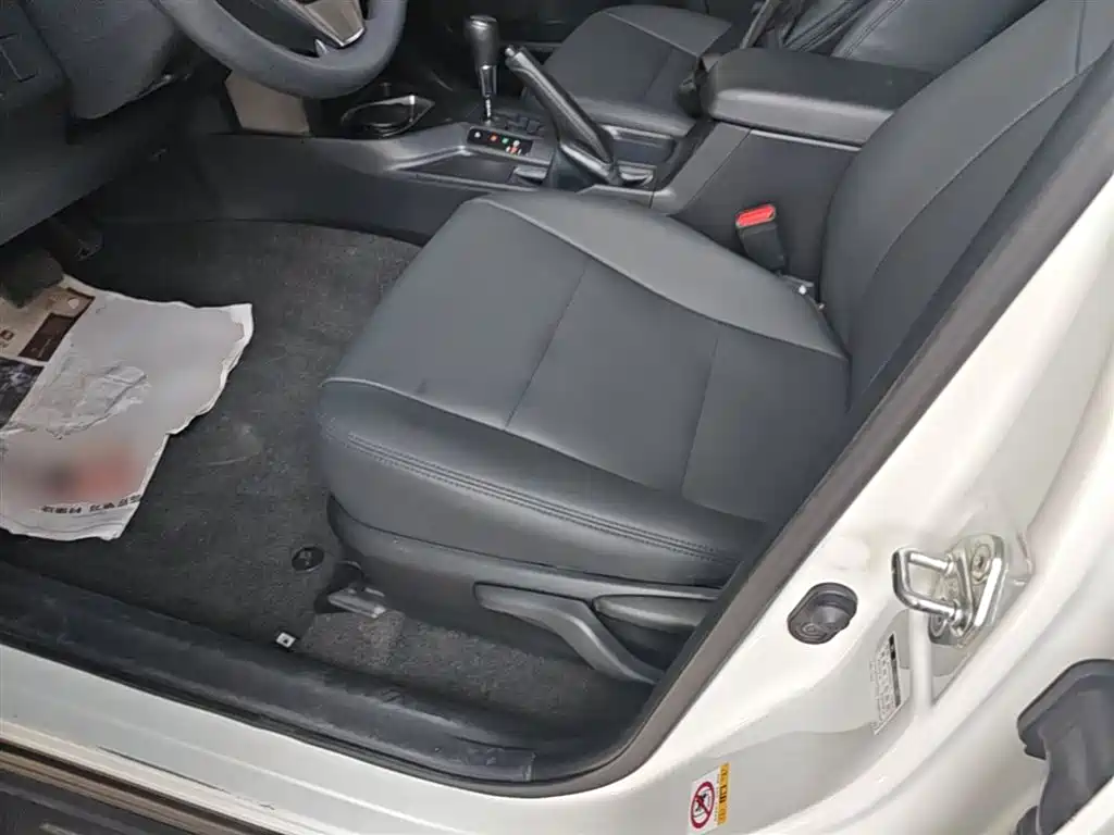 Toyota RAV4 2017 — фото 15