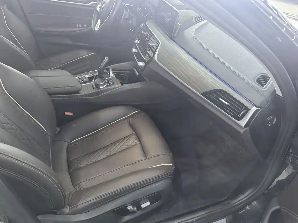 BMW 5 Series New Energy 2018 — фото 19
