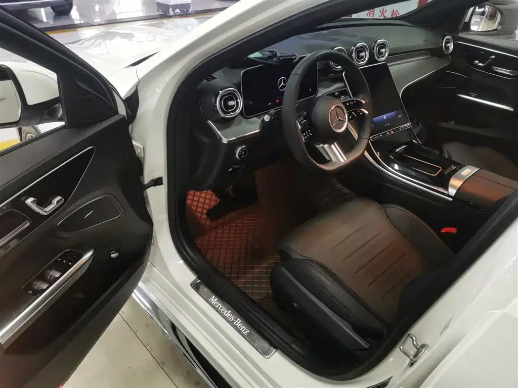 Mercedes-Benz C-Class 2023 — фото 16