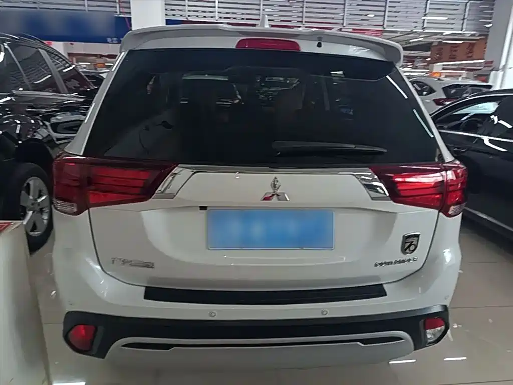 Mitsubishi Outlander 2019 — фото 6