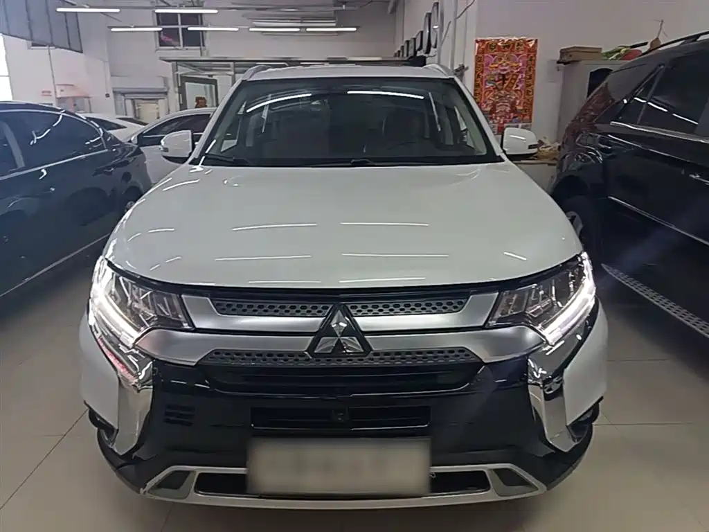 Mitsubishi Outlander 2019 — фото 3