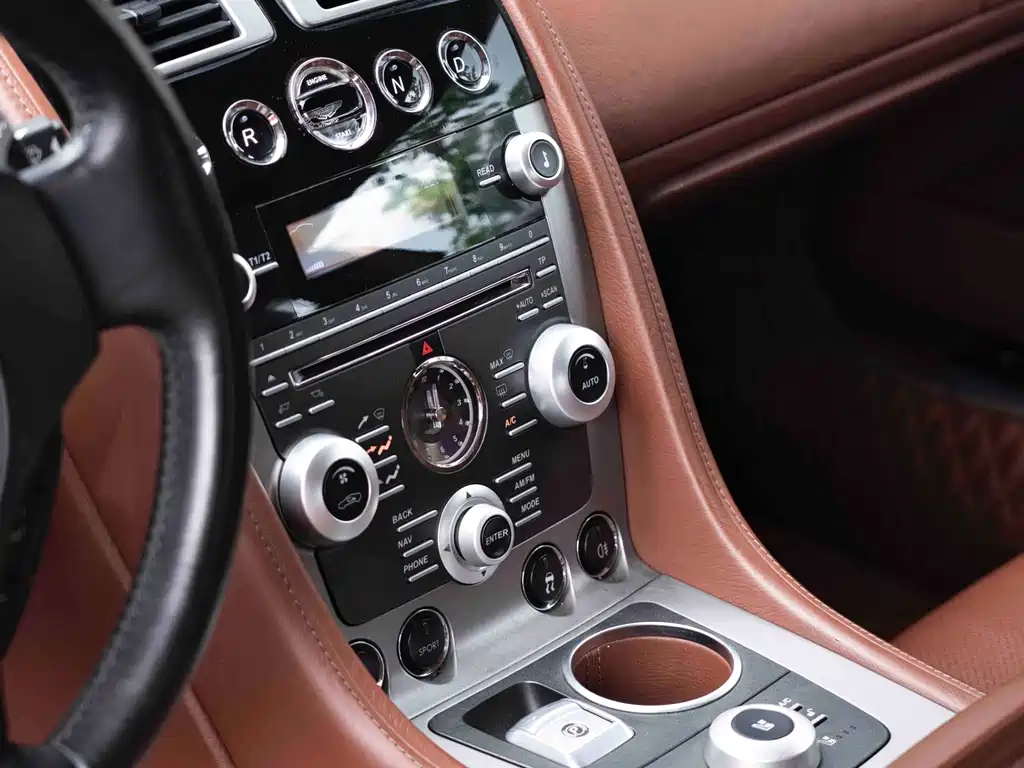 Aston Martin Rapide 2011 — фото 6