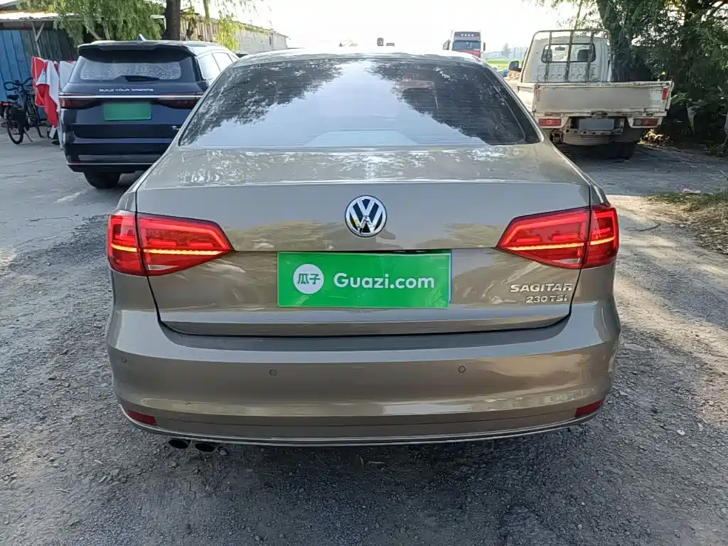 Volkswagen Sagitar 2016