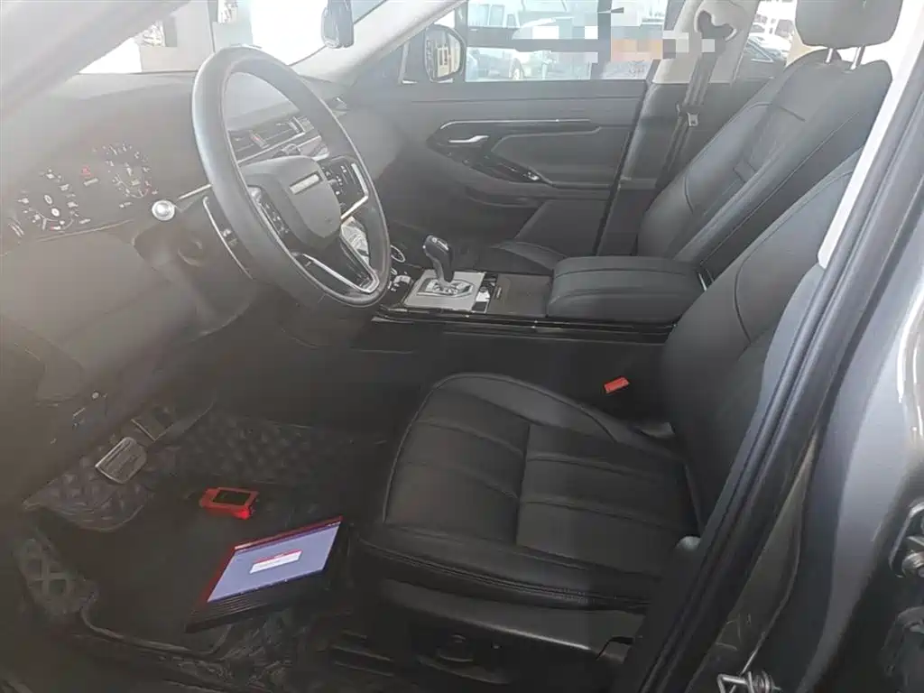 Land Rover Evoque 2023 — фото 15