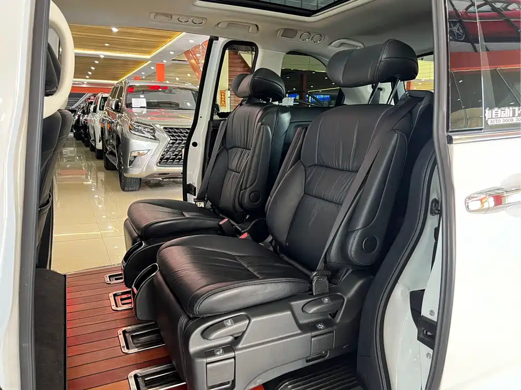 Honda Odyssey 2018 — фото 13