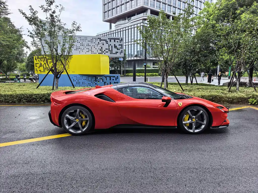 Ferrari SF90 2023 — фото 15