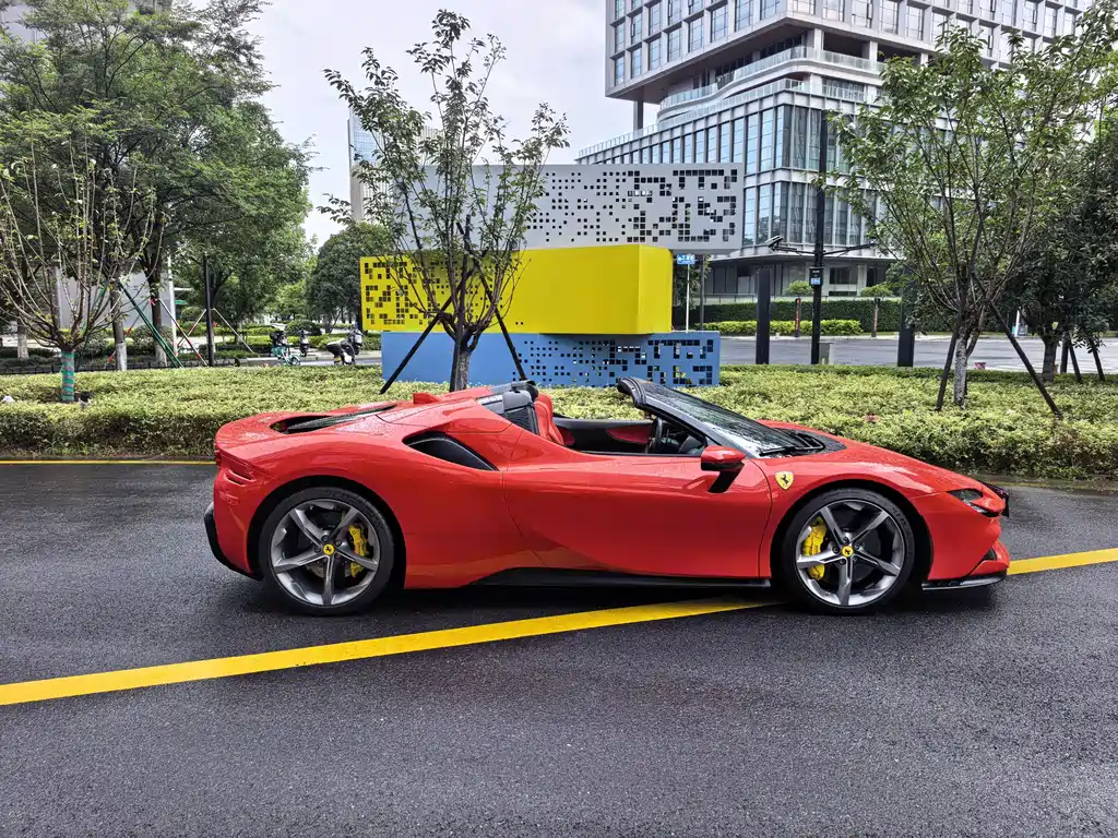 Ferrari SF90 2023 — фото 18