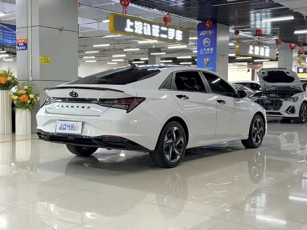 Hyundai Elantra 2023 — фото 10
