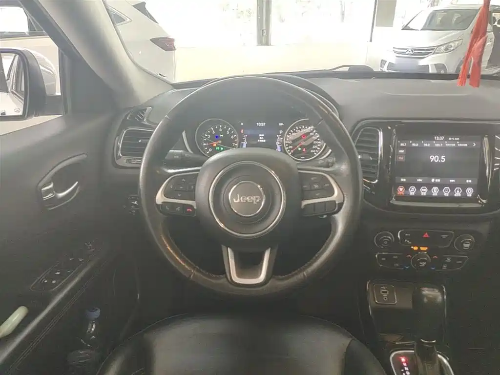 Jeep Compass 2021 — фото 11
