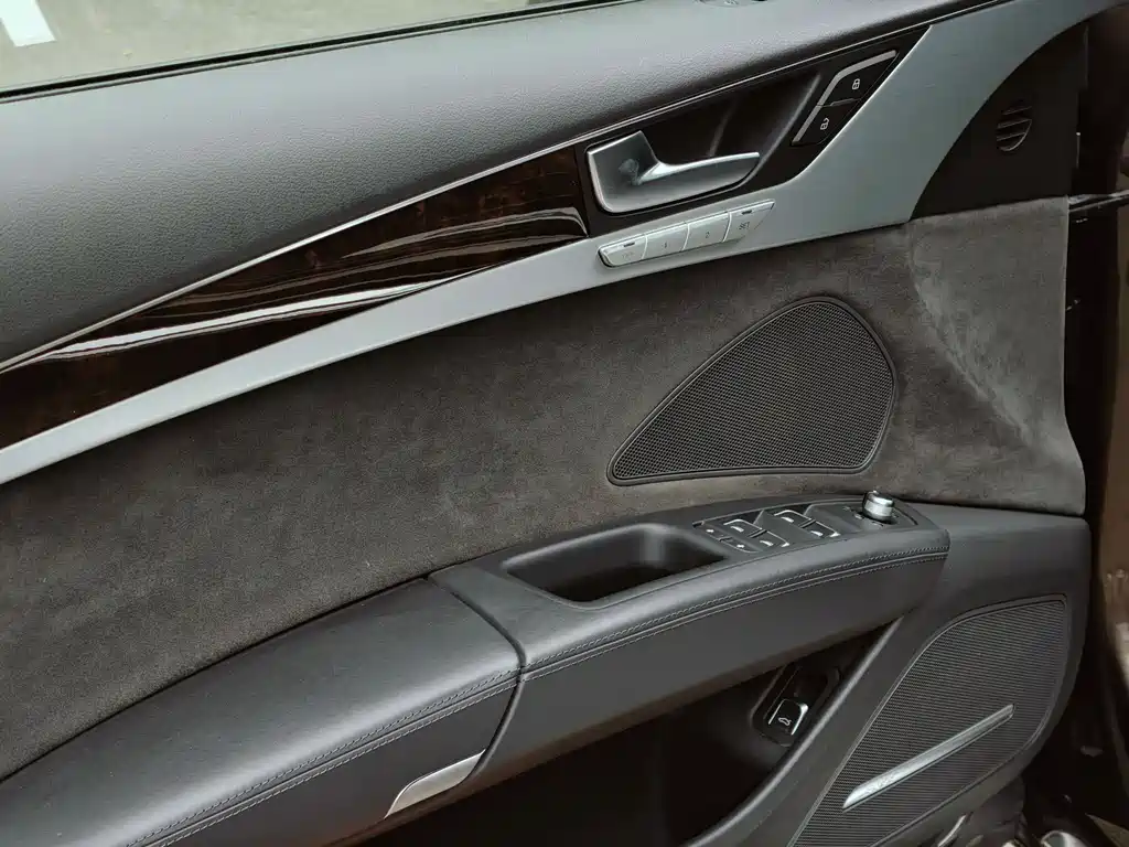Audi A8 2015 — фото 13