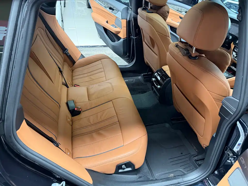 BMW 6 Series GT 2023 — фото 20