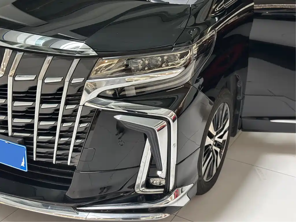 Toyota Alphard 2017 — фото 13