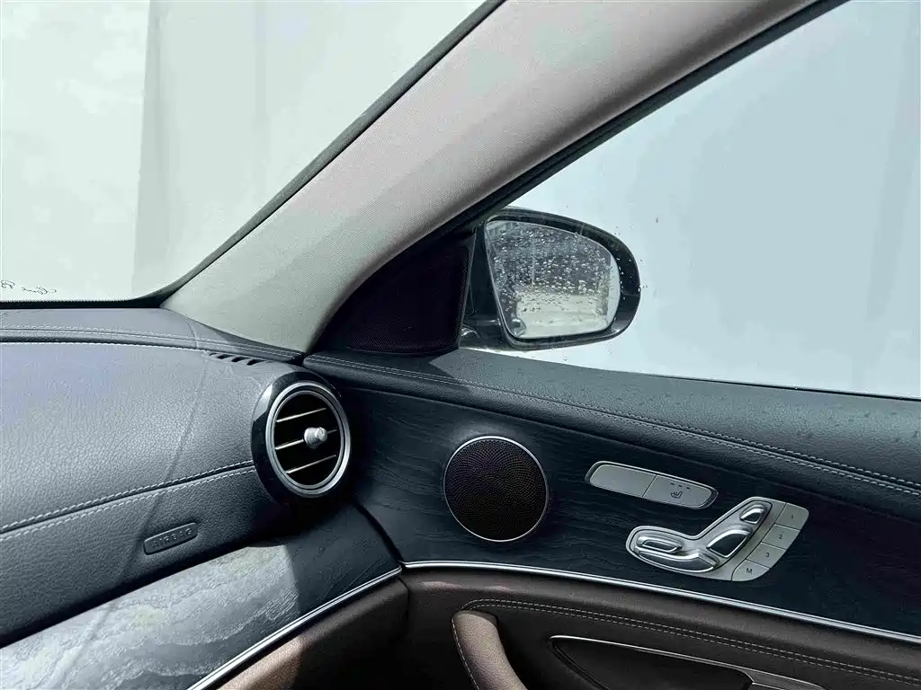 Mercedes-Benz E-Class 2017 — фото 14