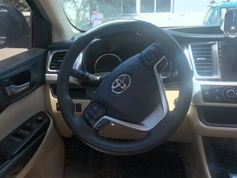 Toyota Highlander 2020 — фото 15