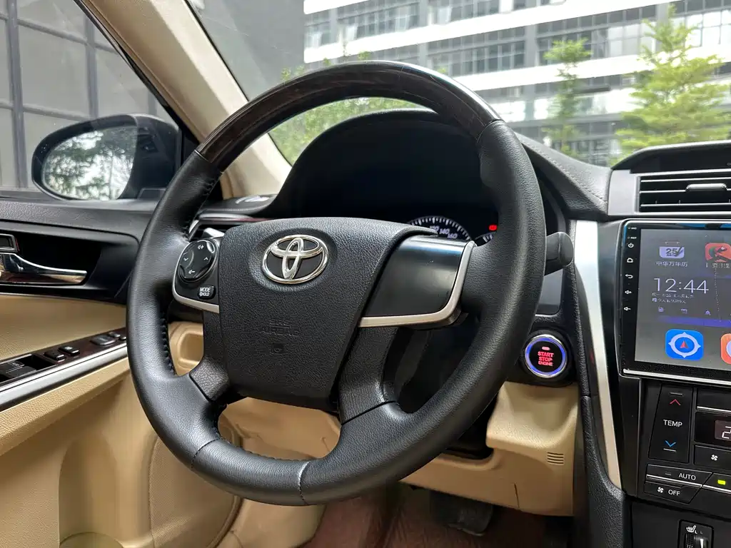 Toyota Camry 2017 — фото 19