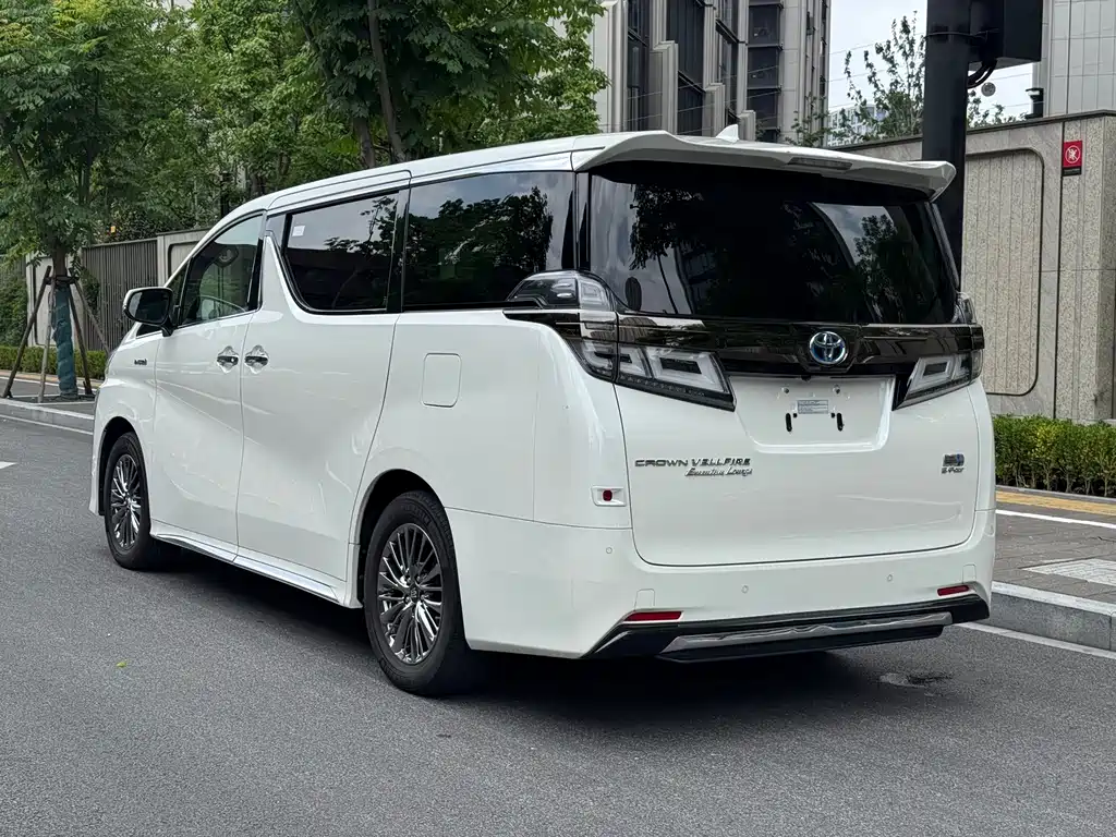 Toyota Vellfire 2023 — фото 7