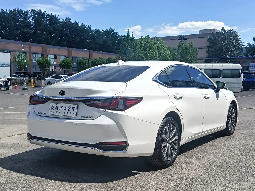 Lexus ES 2022 — фото 9