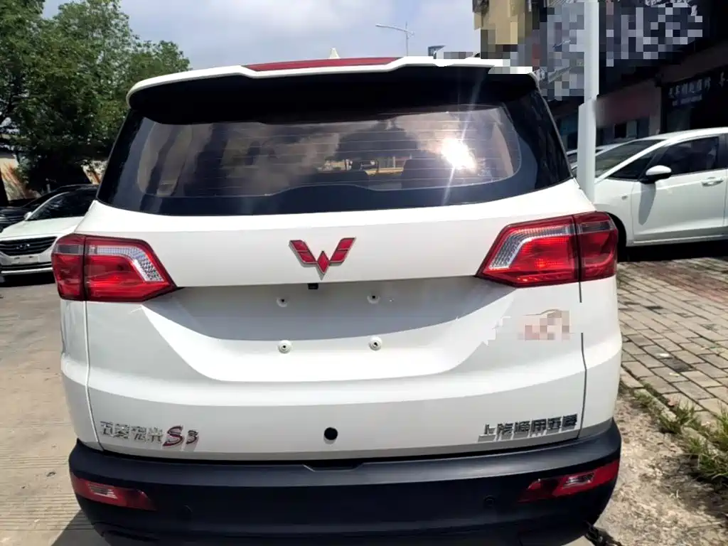 Wuling Hongguang S3 2018 — фото 6