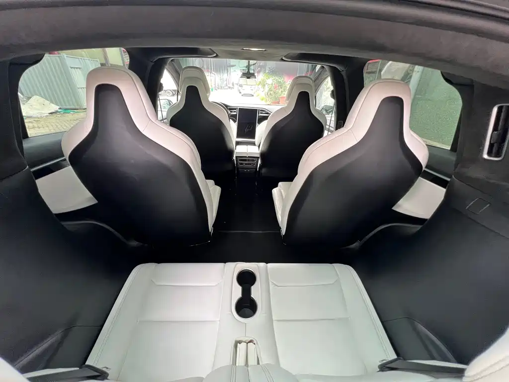 Tesla Model X 2017 — фото 19