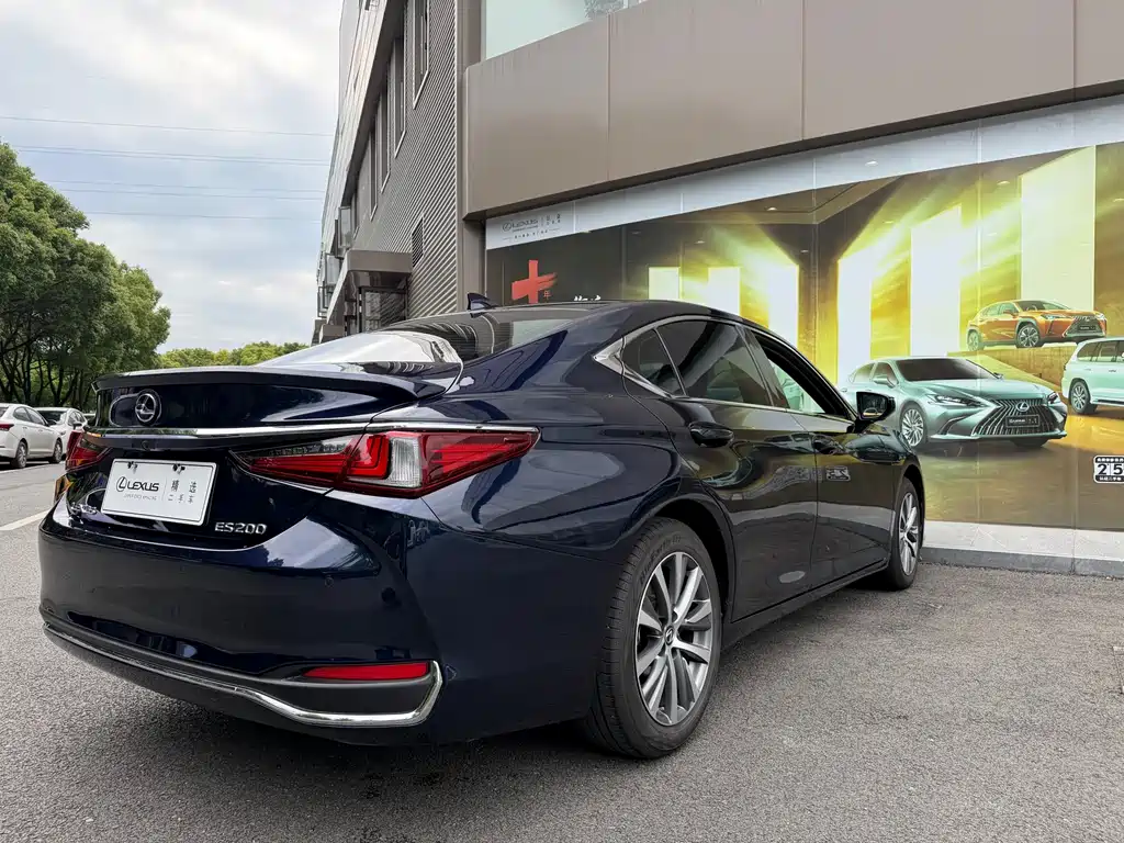Lexus ES 2020 — фото 11