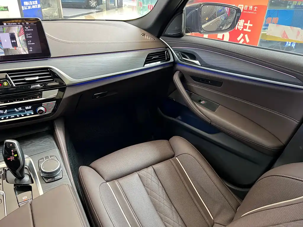 BMW 5 Series 2021 — фото 12