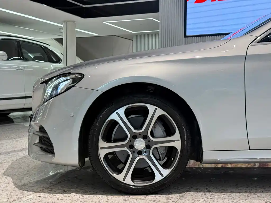 Mercedes-Benz E-Class 2017 — фото 20