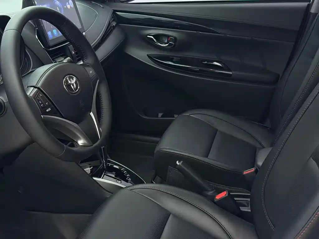 Toyota Yaris L 2023 — фото 18