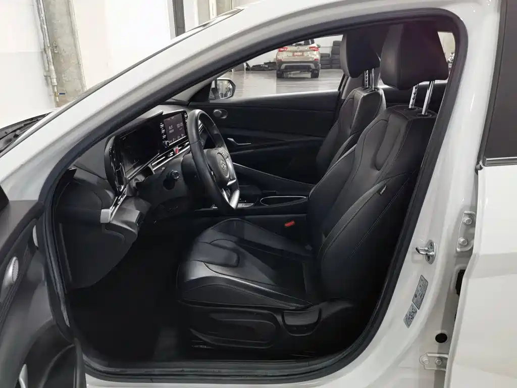 Hyundai Elantra 2021 — фото 10