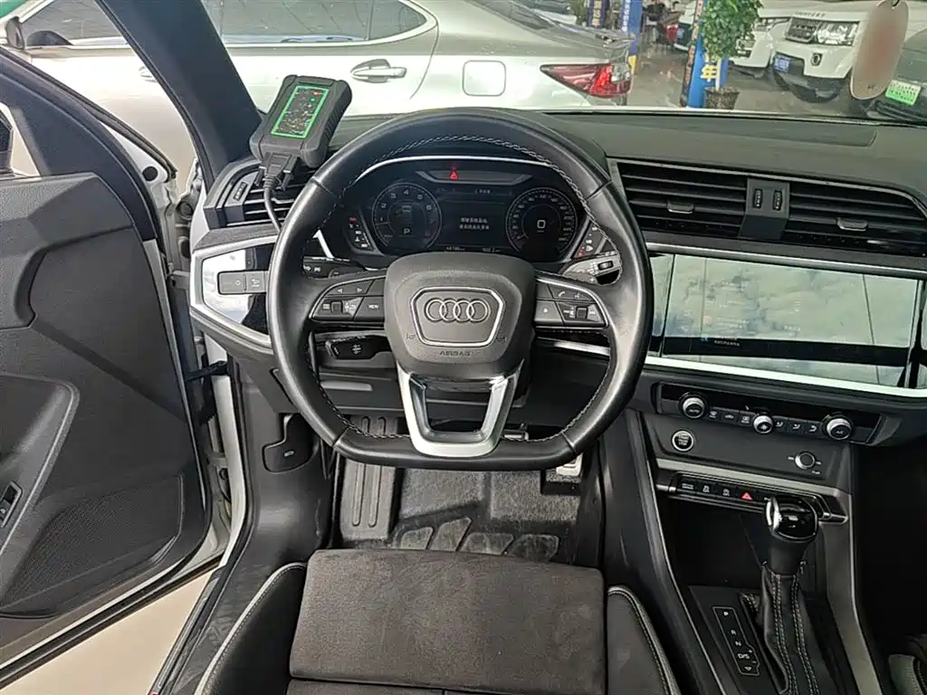 Audi Q3 2023 — фото 11
