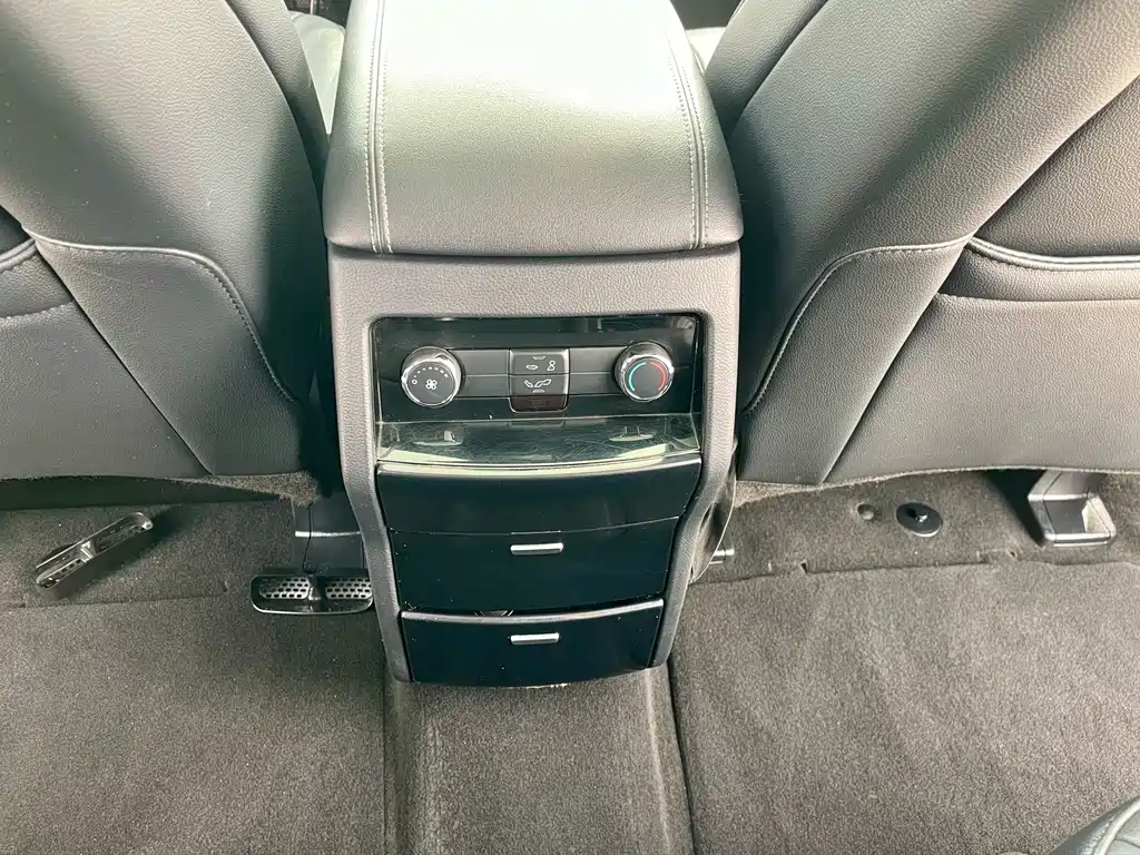 Ford Edge 2018 — фото 16