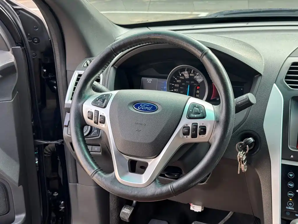 Ford Explorer 2014 — фото 17