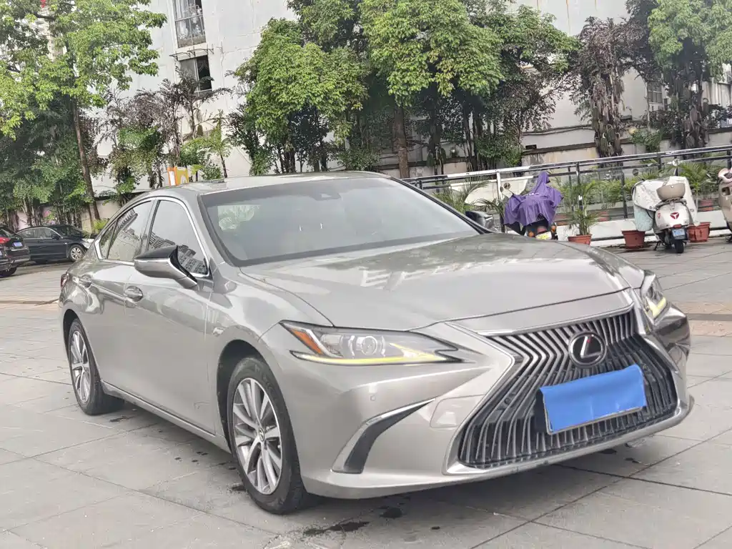 Lexus ES 2019