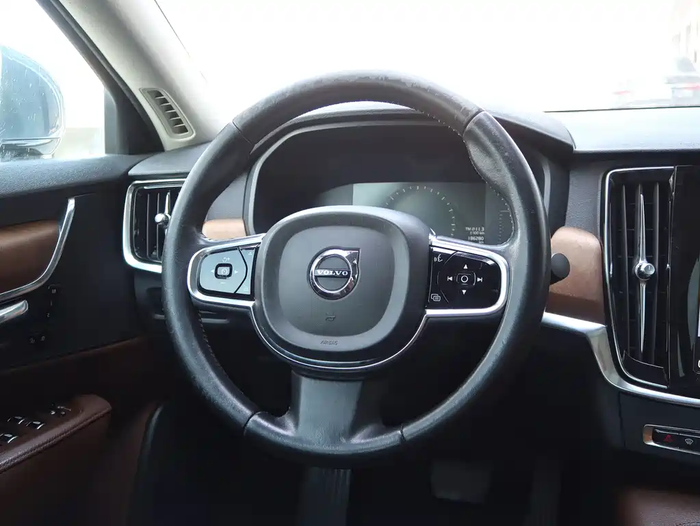 Volvo S90 2019 — фото 9