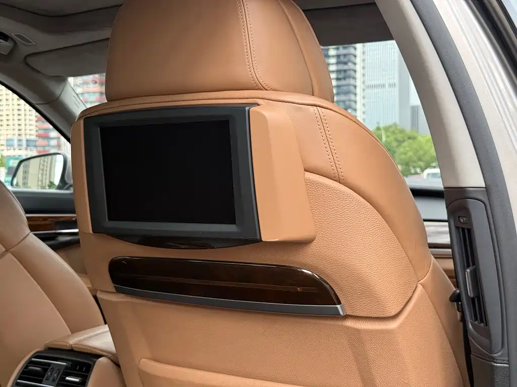 BMW 7 Series 2014 — фото 15