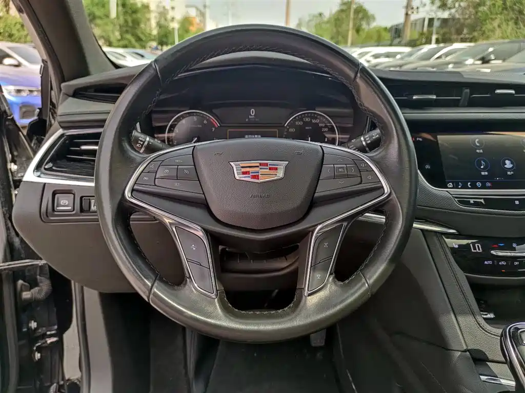 Cadillac XT5 2021 — фото 12