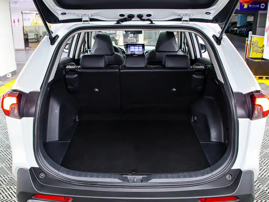 Toyota RAV4 2022 — фото 16