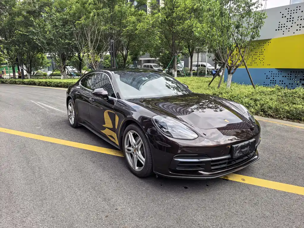 Porsche Panamera 2018 — фото 1