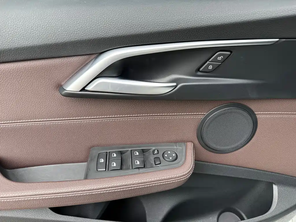 BMW 1 Series 2020 — фото 16