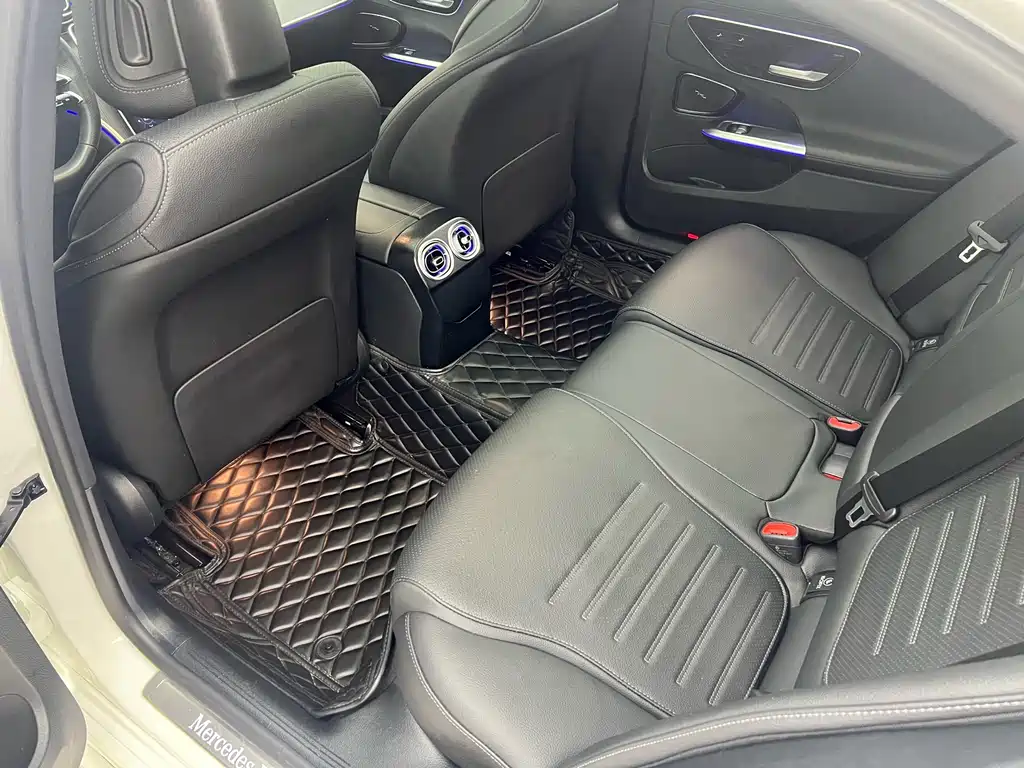 Mercedes-Benz C-Class 2023 — фото 18