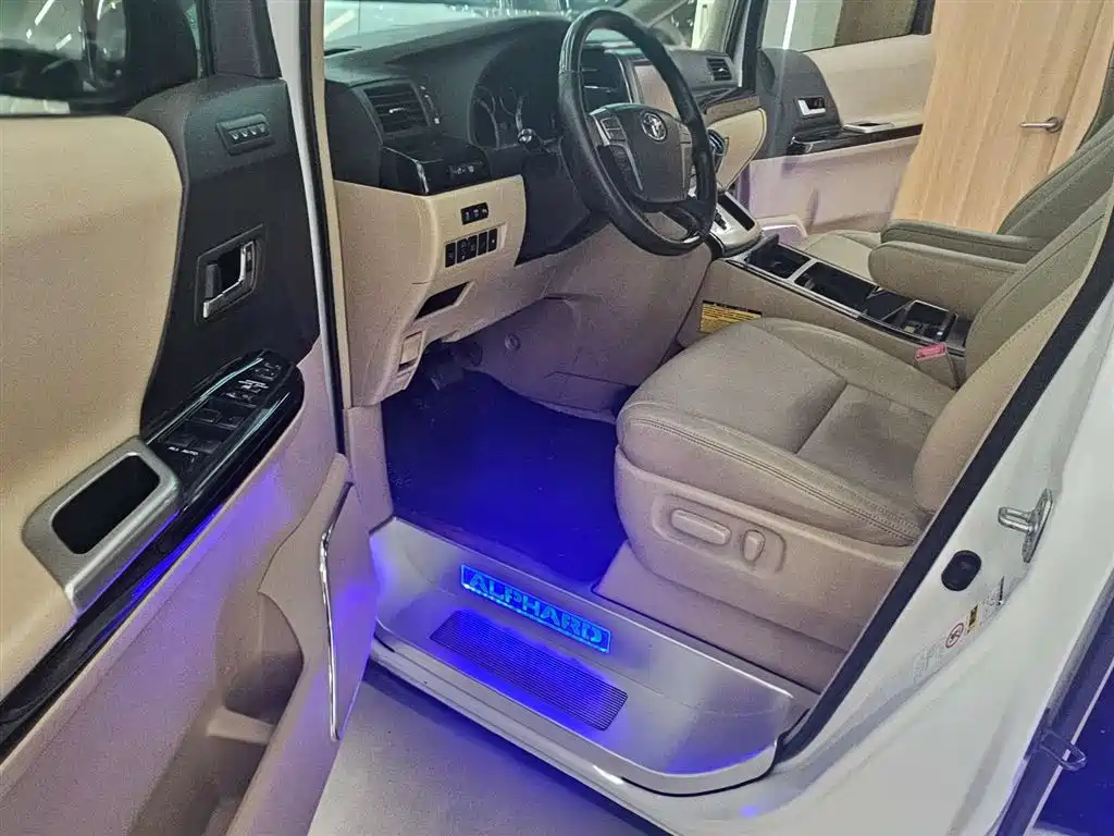 Toyota Alphard 2014 — фото 7