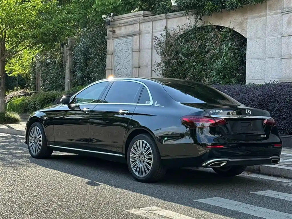 Mercedes-Benz E-Class 2020 — фото 11