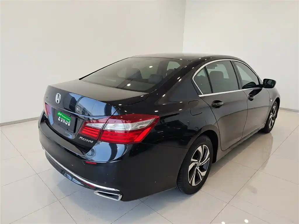 Honda Accord 2017 — фото 7