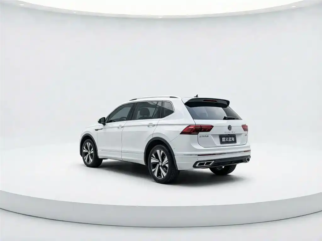 Volkswagen Tiguan L 2023 — фото 9
