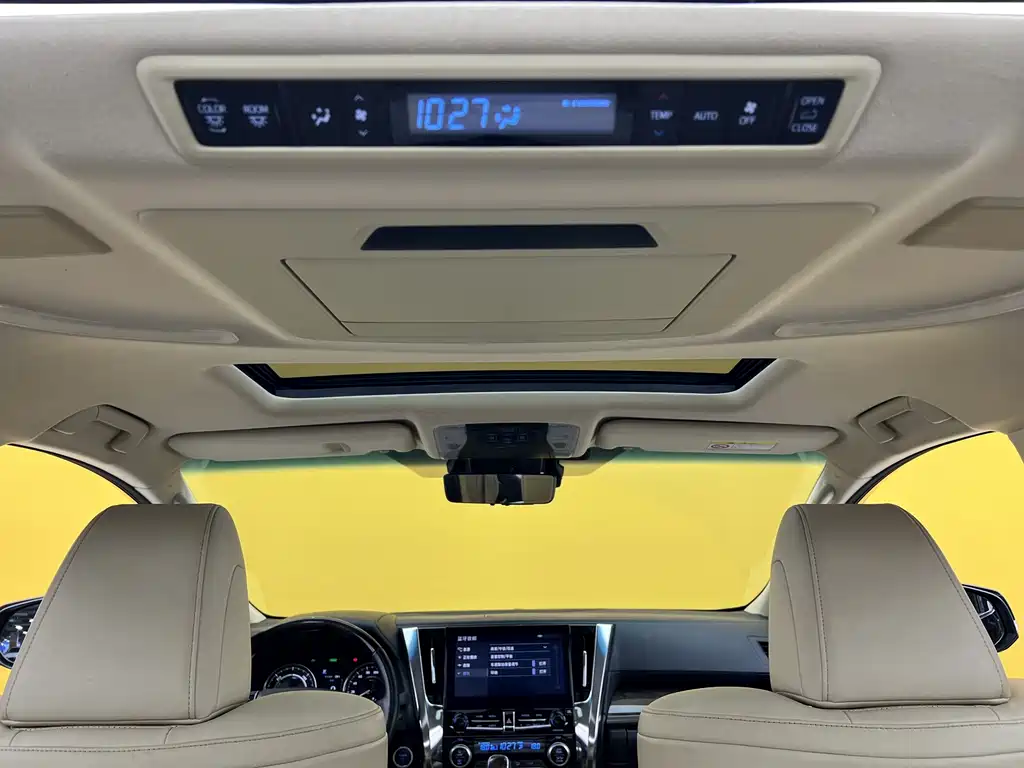 Toyota Alphard 2023 — фото 22